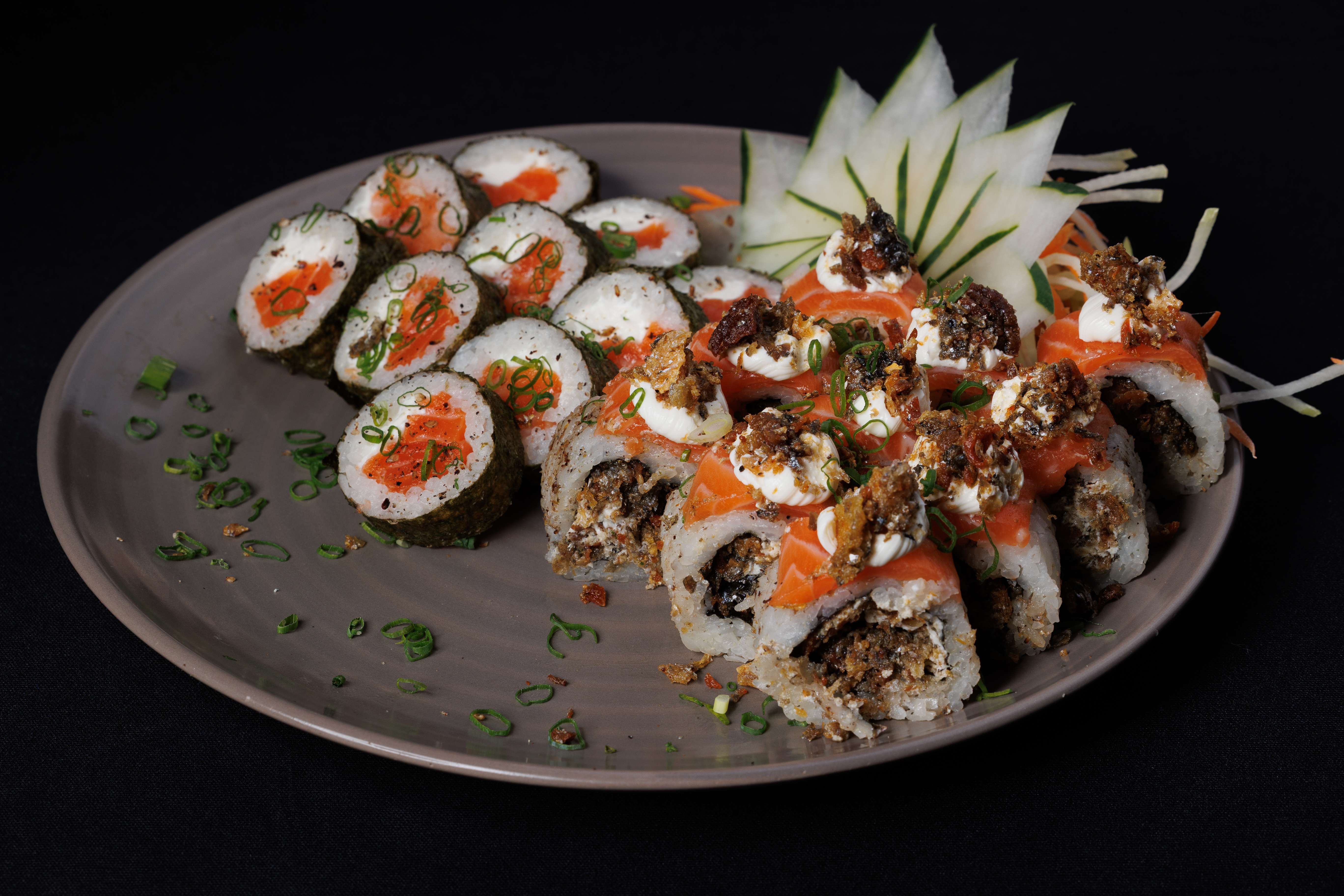 Combo sake 10 hossomaki de salmao 10 uramaki de skin especial 