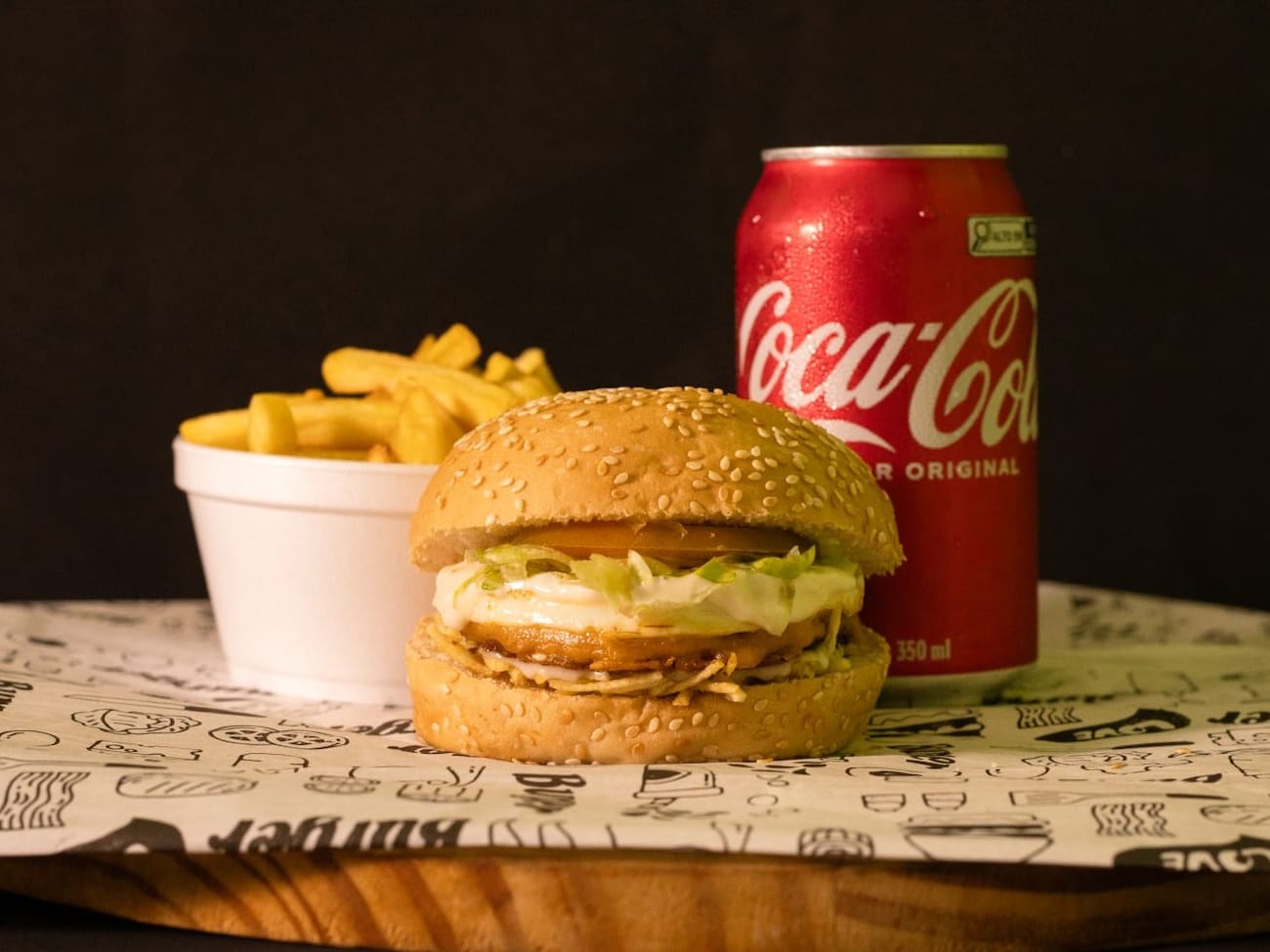 Combo da Felicidade: 1 Eggxburguer + 1 Fritas P + 1 Coca 350ml